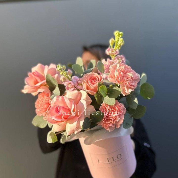 Цветы в боксе "Сизара" в Петрозаводске