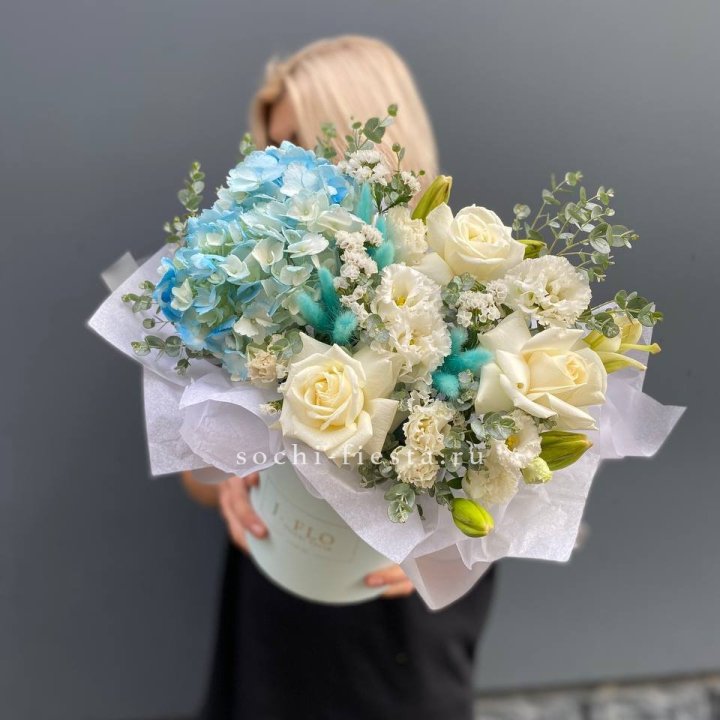 Цилиндр в голубых оттенках №1 в Петрозаводске