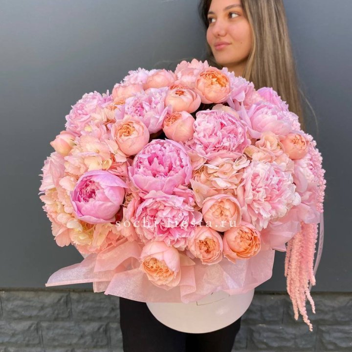 Коробка с пионами "Дабл фловер" в Петрозаводске