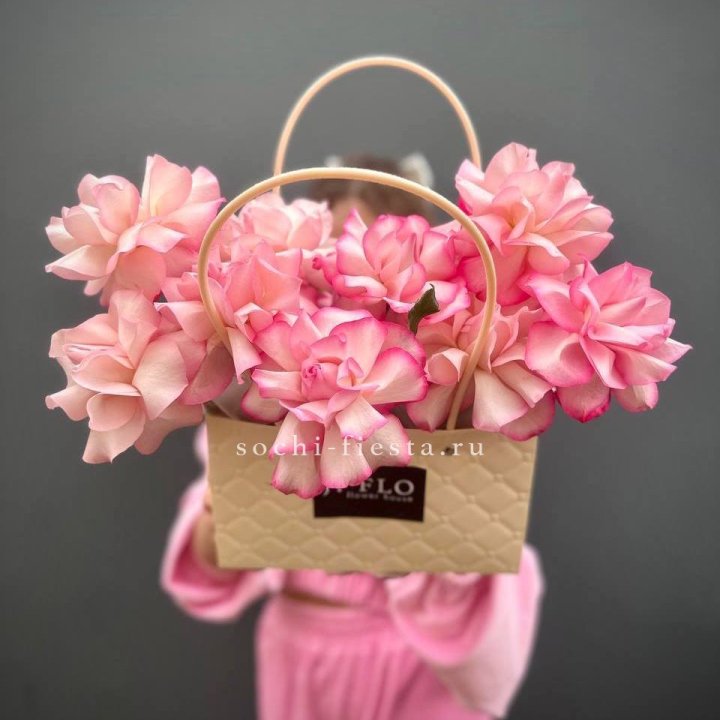 Сумочка розовых роз Венди в Петрозаводске