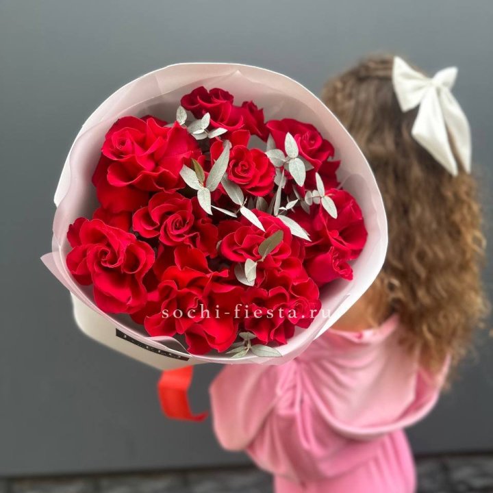 11 Красных французских роз с доставкой в Петрозаводске