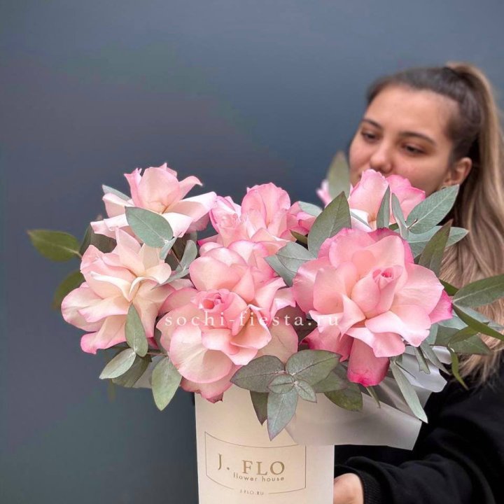 7 Французских роз в боксе в Петрозаводске