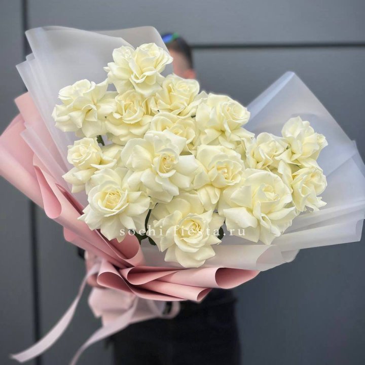 Букет из 15 французских роз Вайт дрим в Петрозаводске
