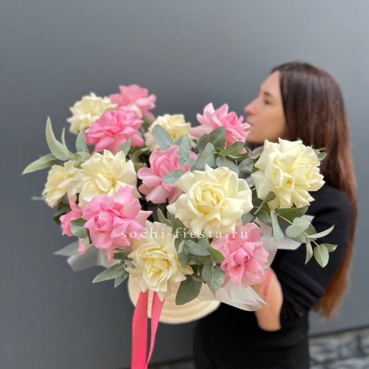 Зефирный бокс из 17 французских роз микс в Петрозаводске