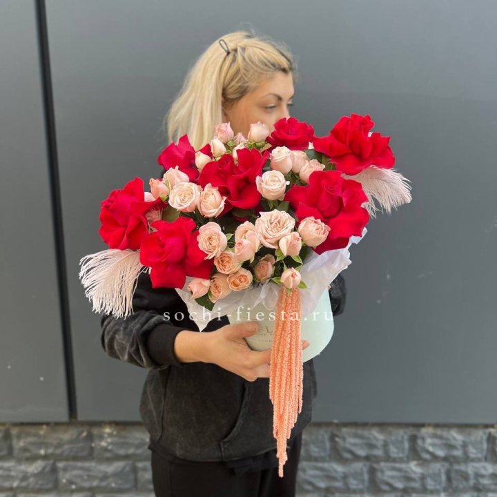 Бокс с нежными розами  в Петрозаводске