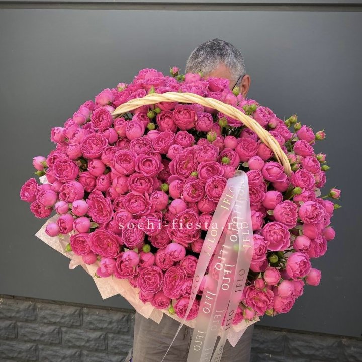 Корзина роз Мисти Баблс 151 в Петрозаводске