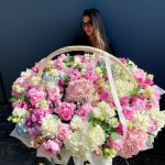 Заказать КОРЗИНЫ С ЦВЕТАМИ в Петрозаводске с доставкой и по самым низким ценам