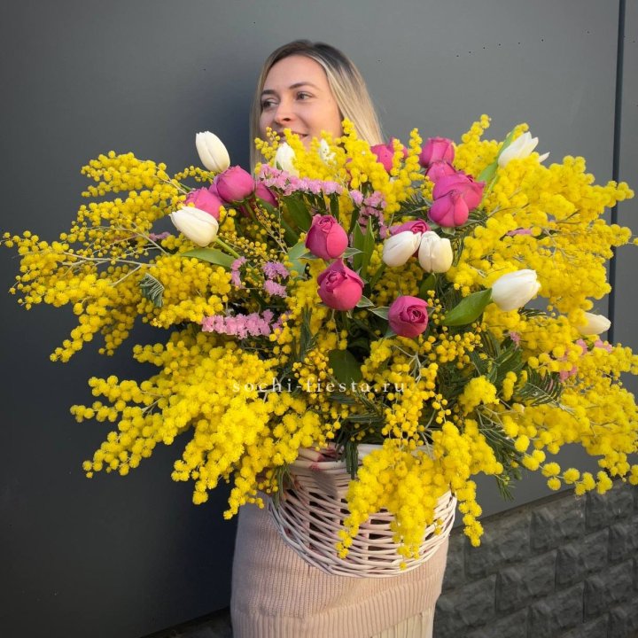 Цветочная корзина с мимозой "Спринг" в Петрозаводске