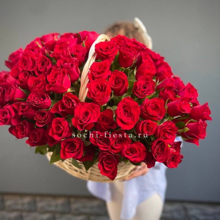 121 красная роза в корзине   в Петрозаводске