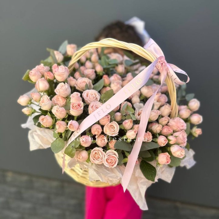 Корзина кустовых пионовидных роз в Петрозаводске