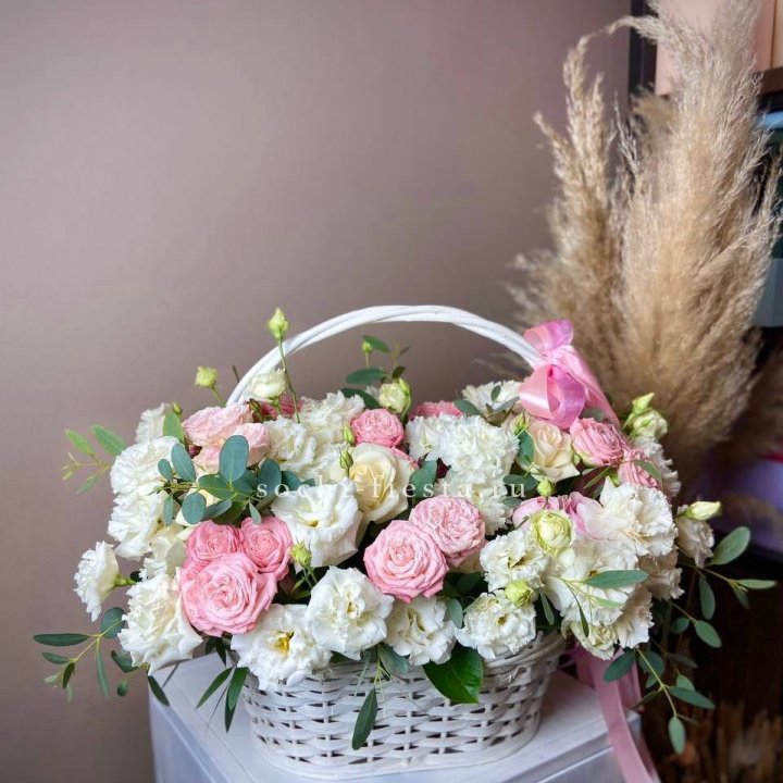 Цветочная корзина "Пинки вайт" в Петрозаводске