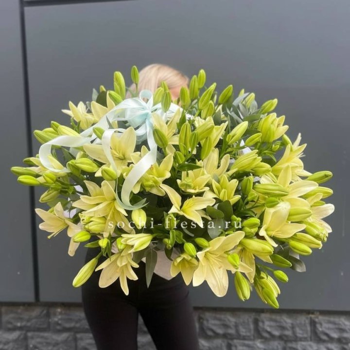 Лилии в корзине в Петрозаводске