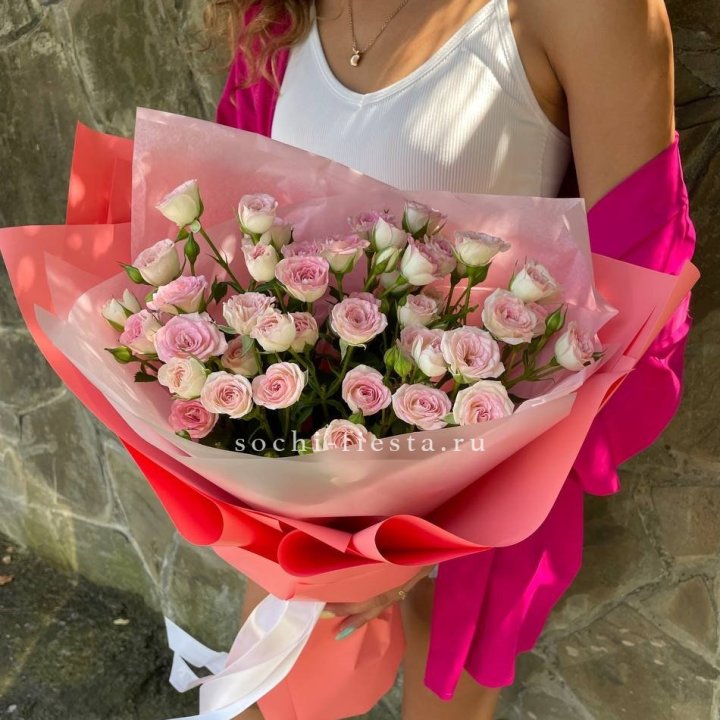 Розовые кустовые розы в Петрозаводске