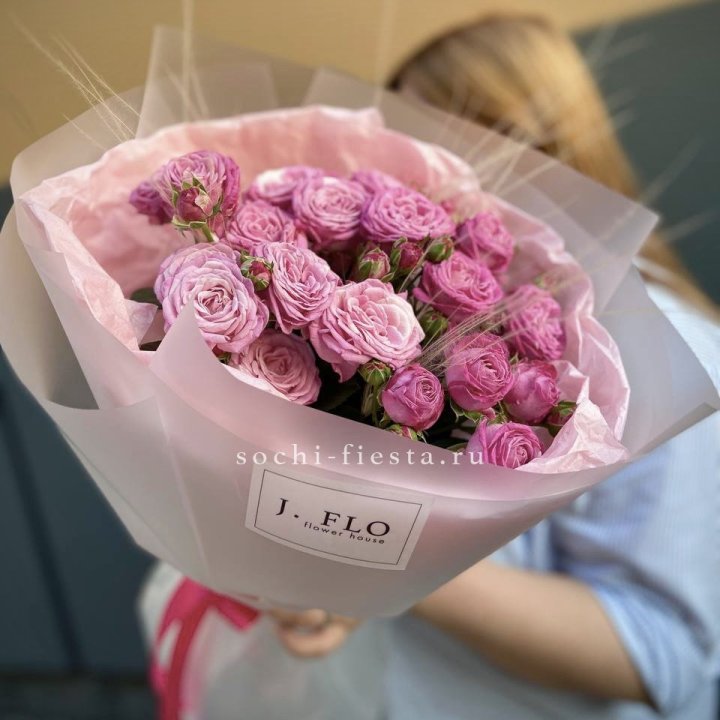 Пионовидные розы Мадам Бомбастик Pink в Петрозаводске