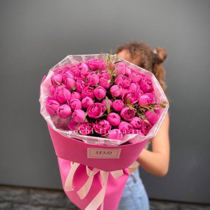 Кустовые розы букет Мисти Баблс с доставкой в Петрозаводске