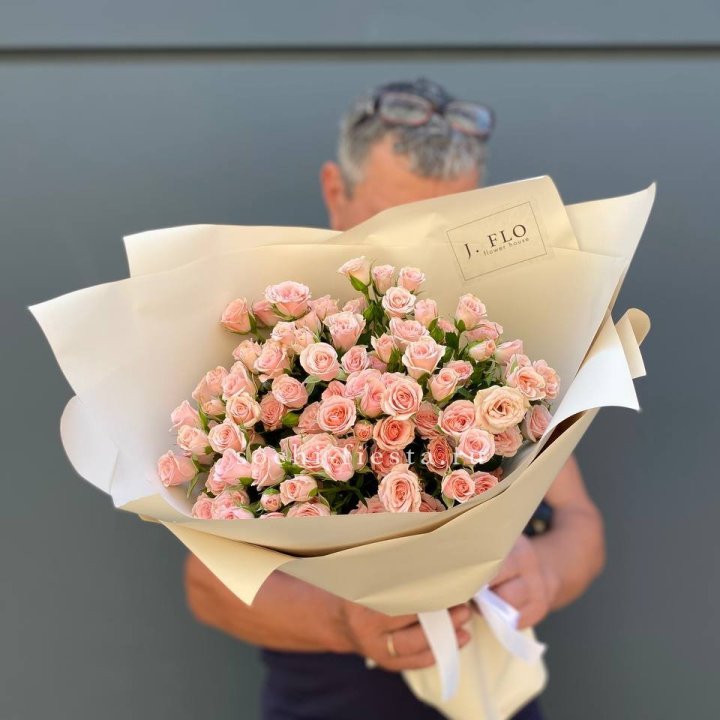 Кустовые розы леди в Петрозаводске