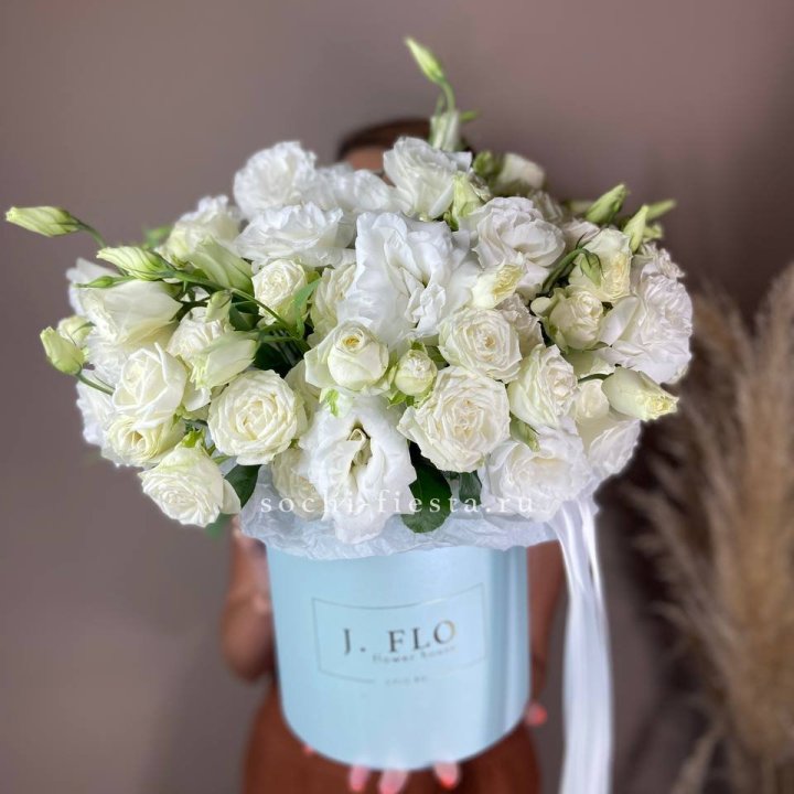 Бокс кустовых роз и эустомы  в Петрозаводске