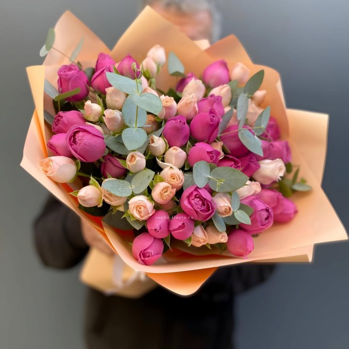 Букет кустовых роз Тендернес в Петрозаводске