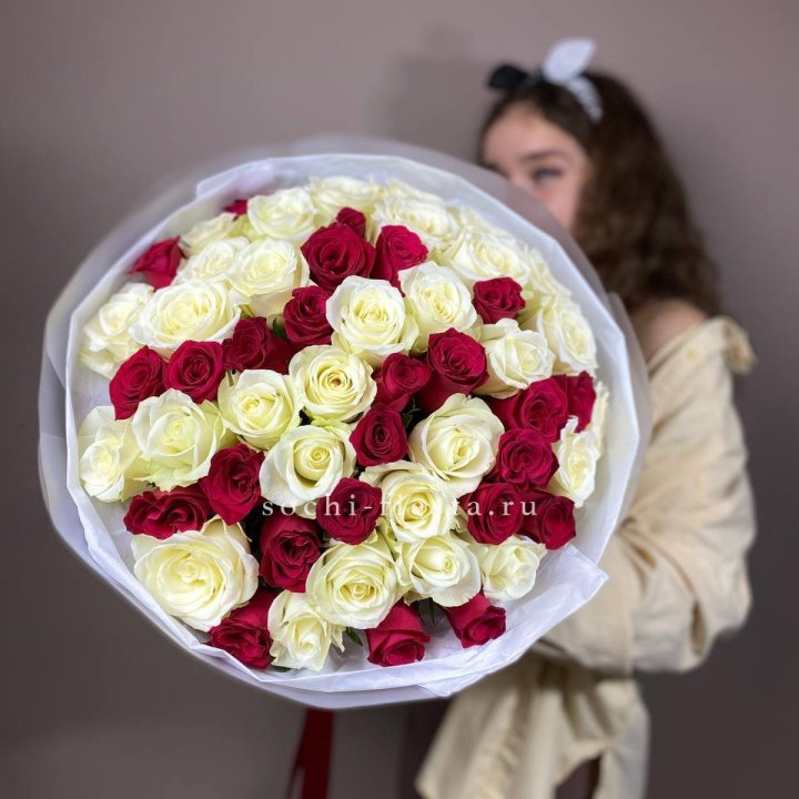 Микс из 55 роз в Петрозаводске