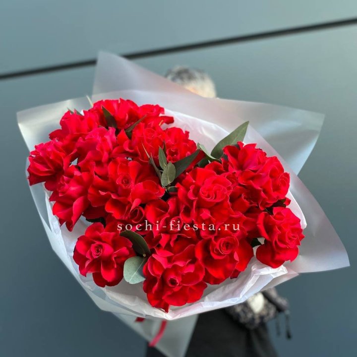 21 Красная французская роза в Петрозаводске