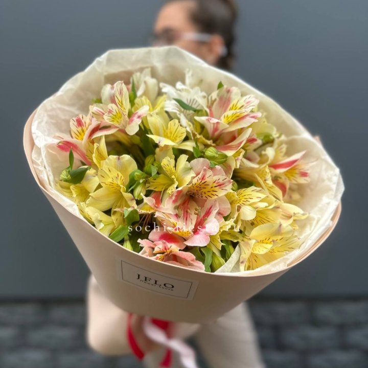 Альстромерии в нежном оформлении в Петрозаводске