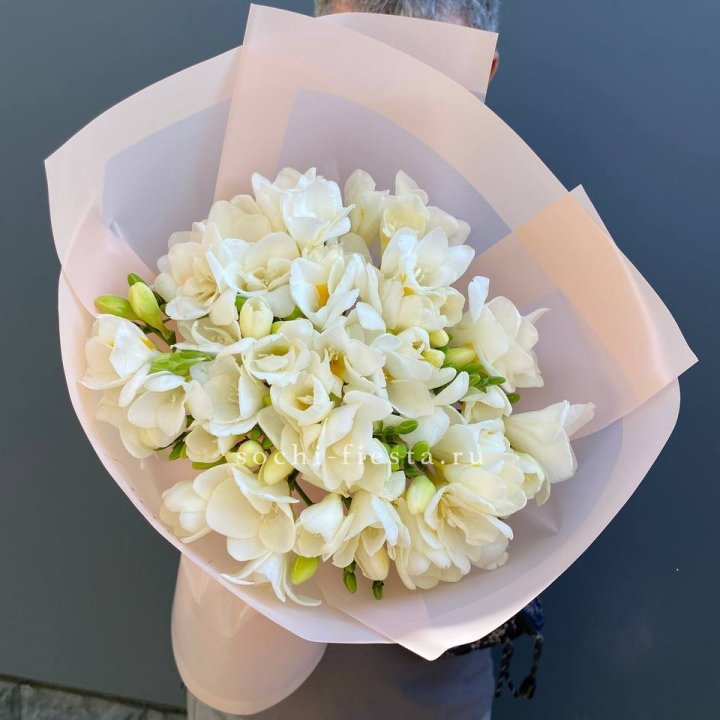 Букет белых фрезий  в Петрозаводске