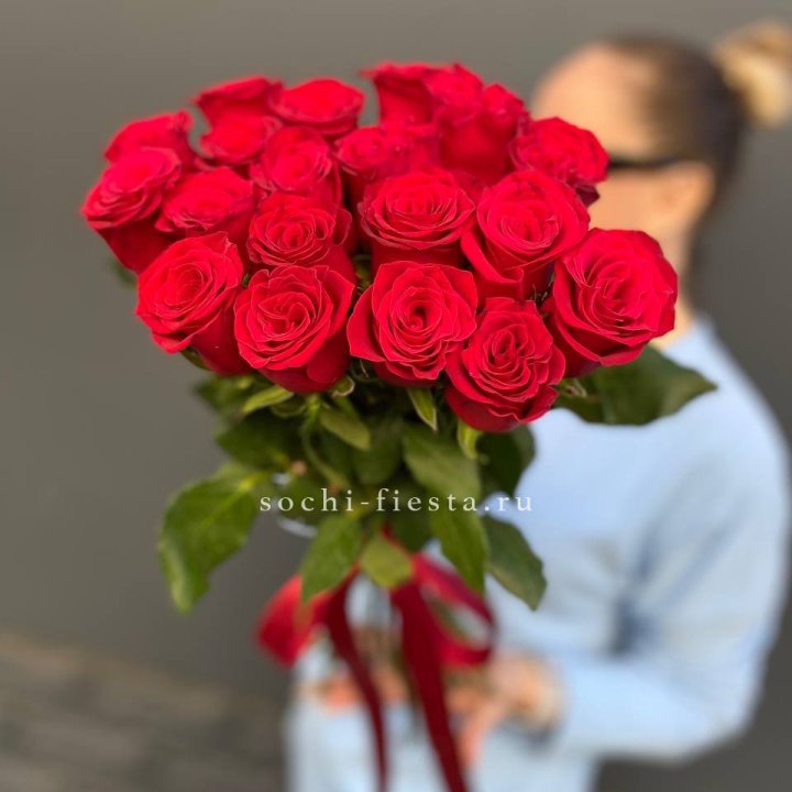 19 красных роз в Петрозаводске