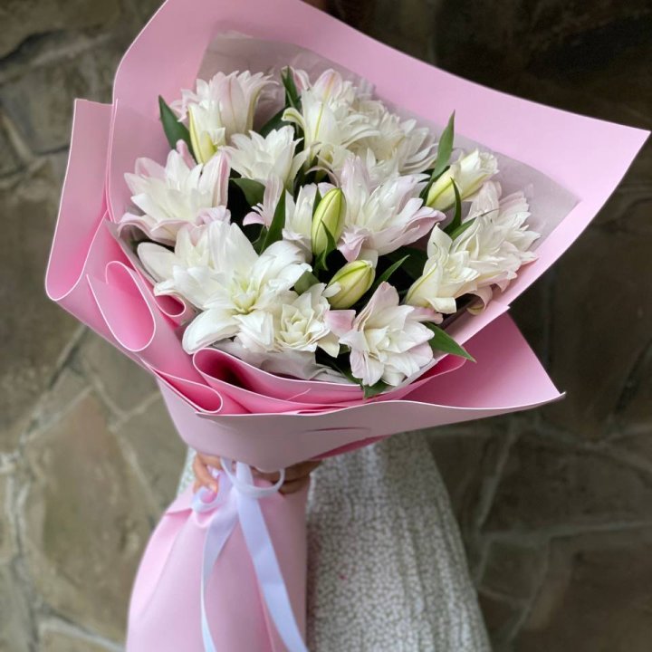 Букет пионовидных лилий №1 в Петрозаводске