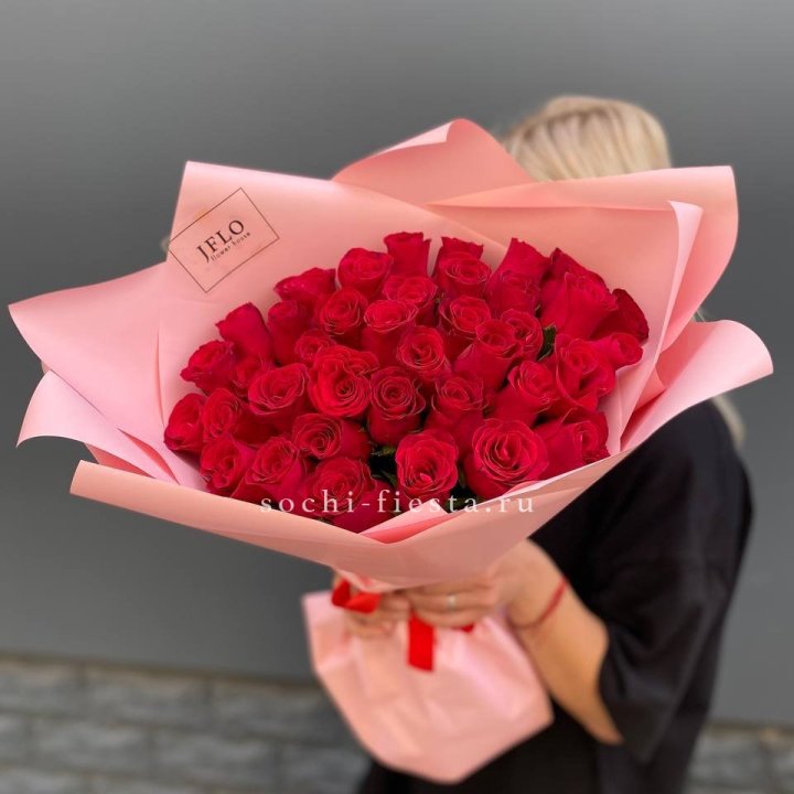 35 красных роз в Петрозаводске