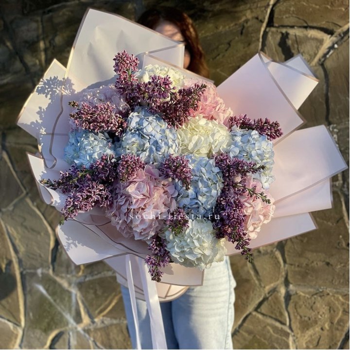 Букет гортензии с сиренью в Петрозаводске