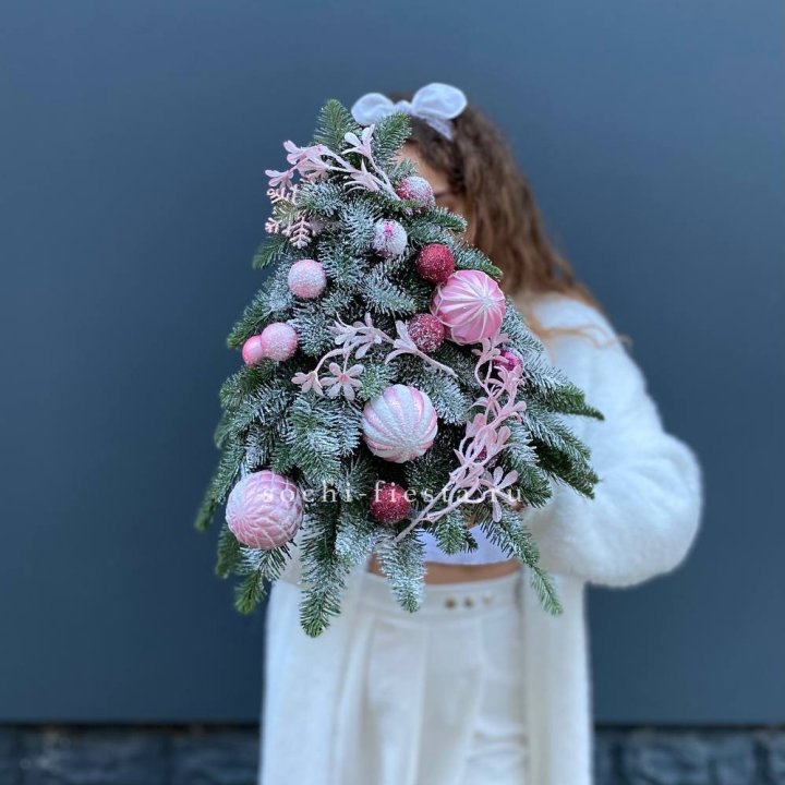 Новогодняя елочка "Розе" в Петрозаводске