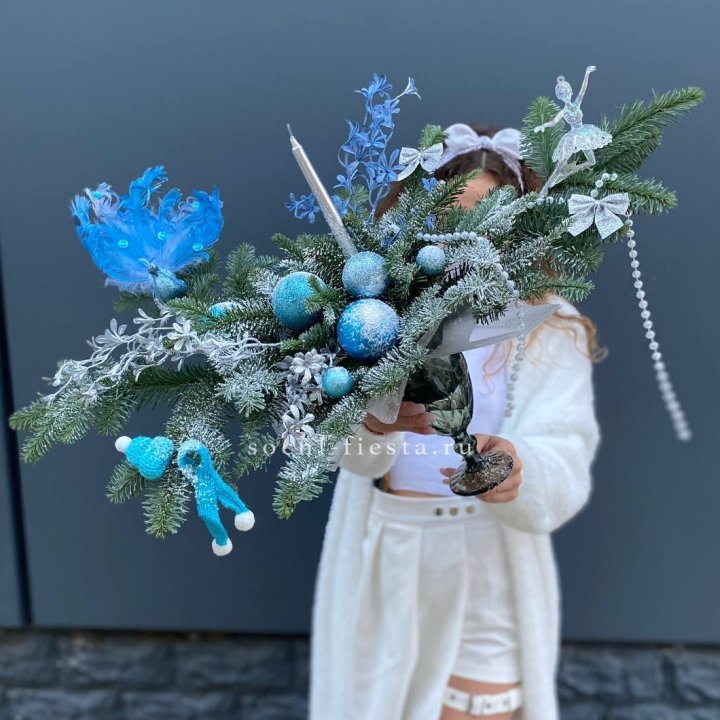 Композиция в бокале голубая в Петрозаводске