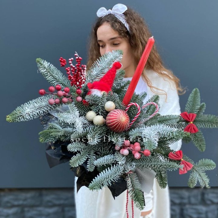 Композиция в бокале красная в Петрозаводске