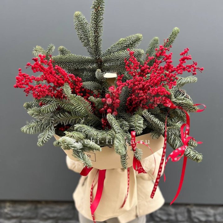 Букет нобилиса и ягод в Петрозаводске