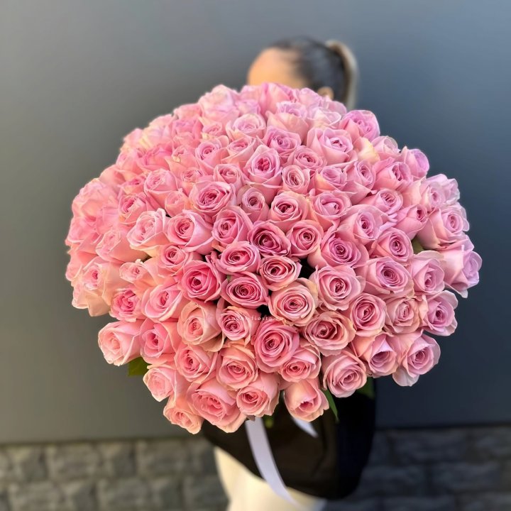 Охапка из 101 розовой розы в Петрозаводске