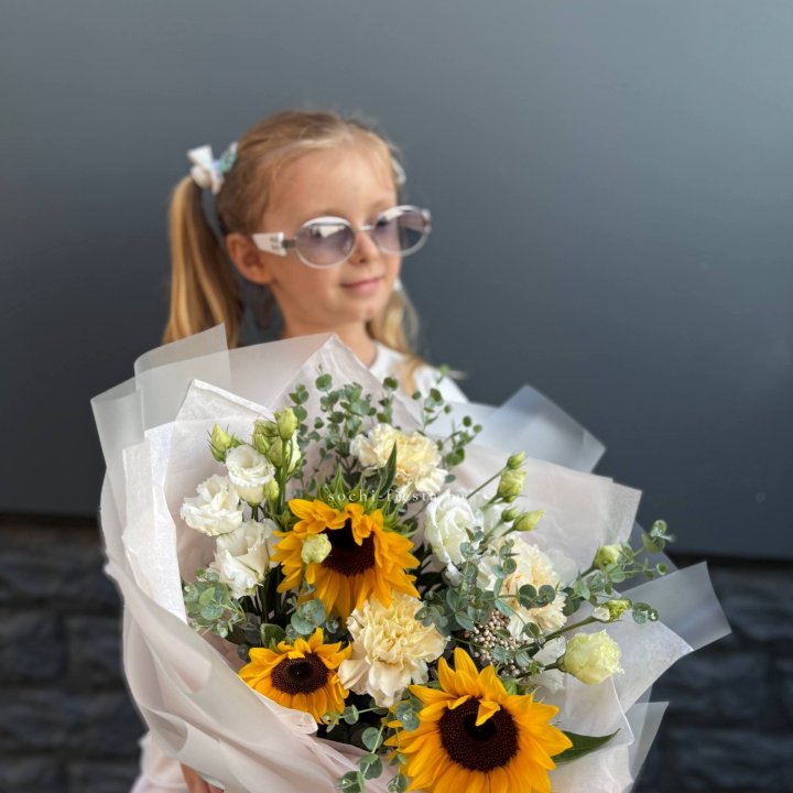  Букет  из стойких цветов с подсолнухами в Петрозаводске