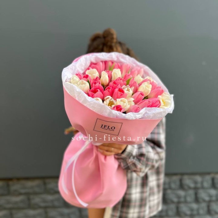 51 бело-розовый тюльпан в Петрозаводске