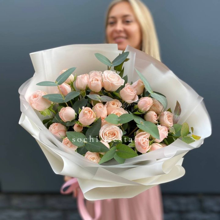 Букет кустовых роз "Фреш" с доставкой в Петрозаводске