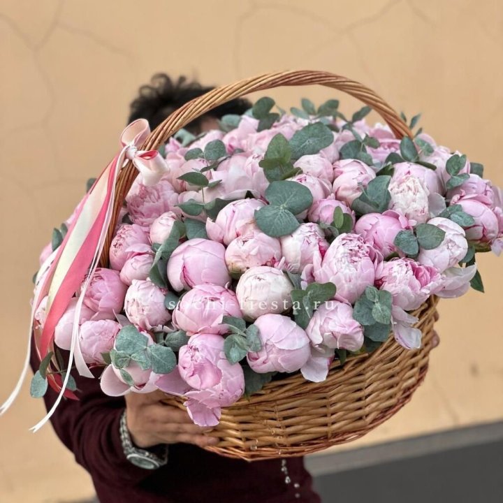 Корзина пионов "75" в Петрозаводске