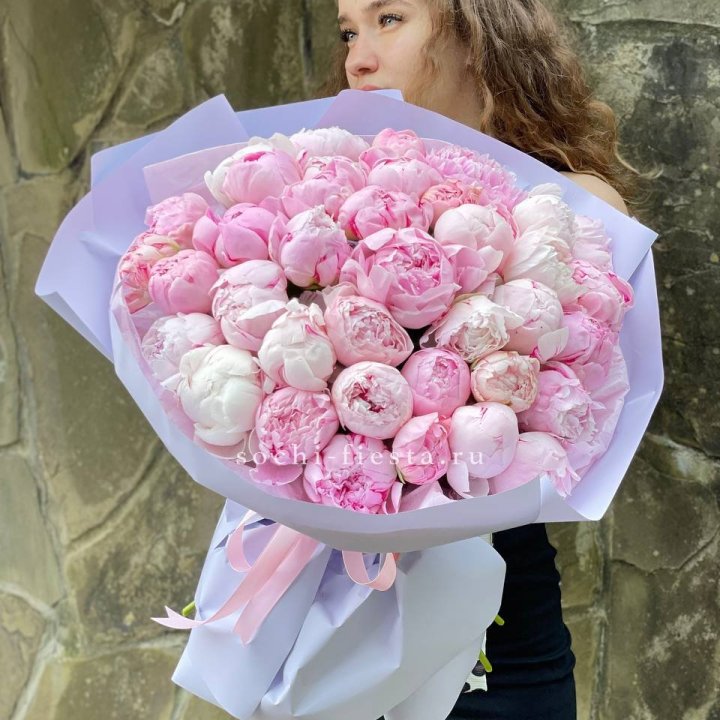 39 нежных пионов в Петрозаводске