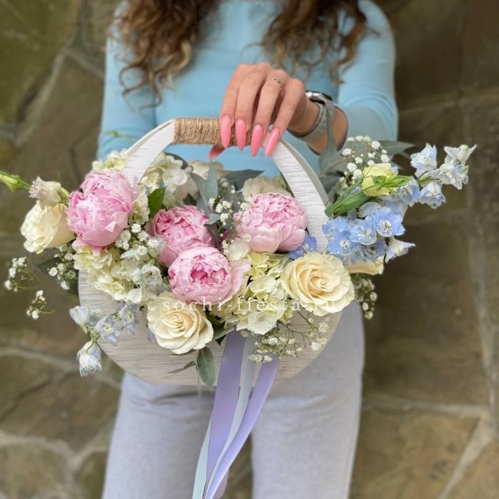 Ящик с пионами в Петрозаводске