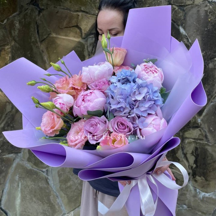 Букет с пионами "Блю логан" в Петрозаводске