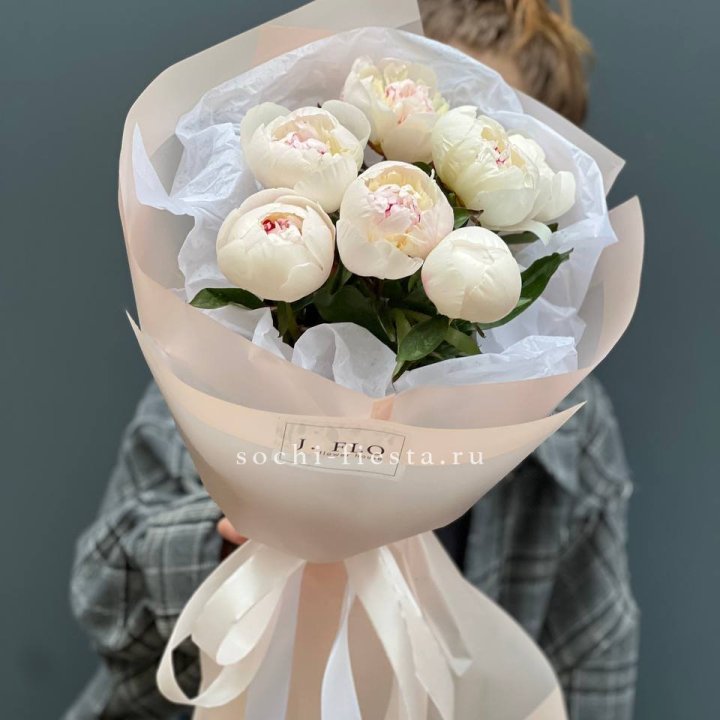 Букет белых пионов в Петрозаводске