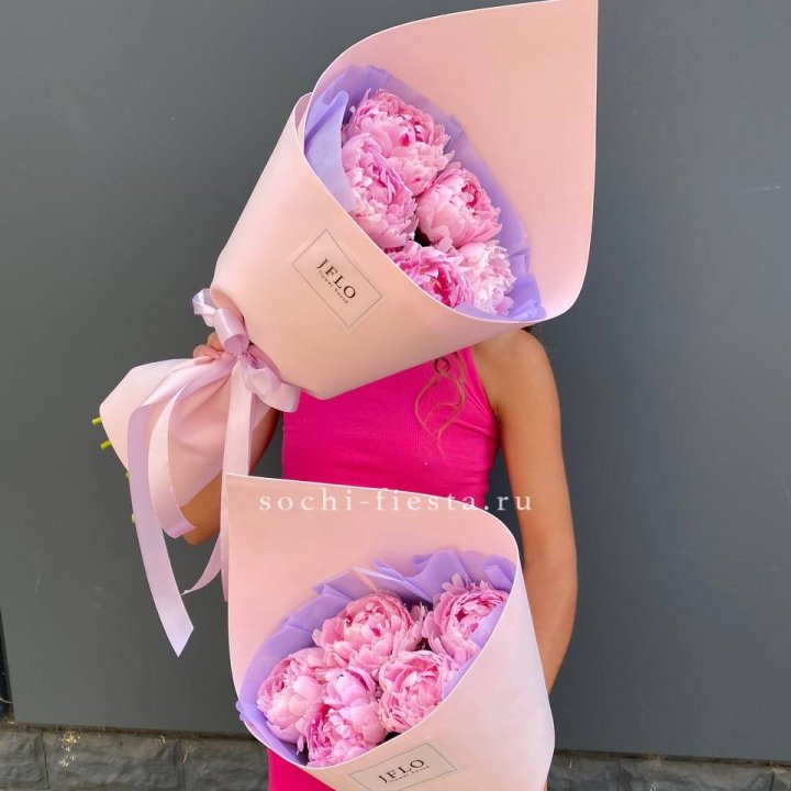 Букет из 5 пионов в Петрозаводске