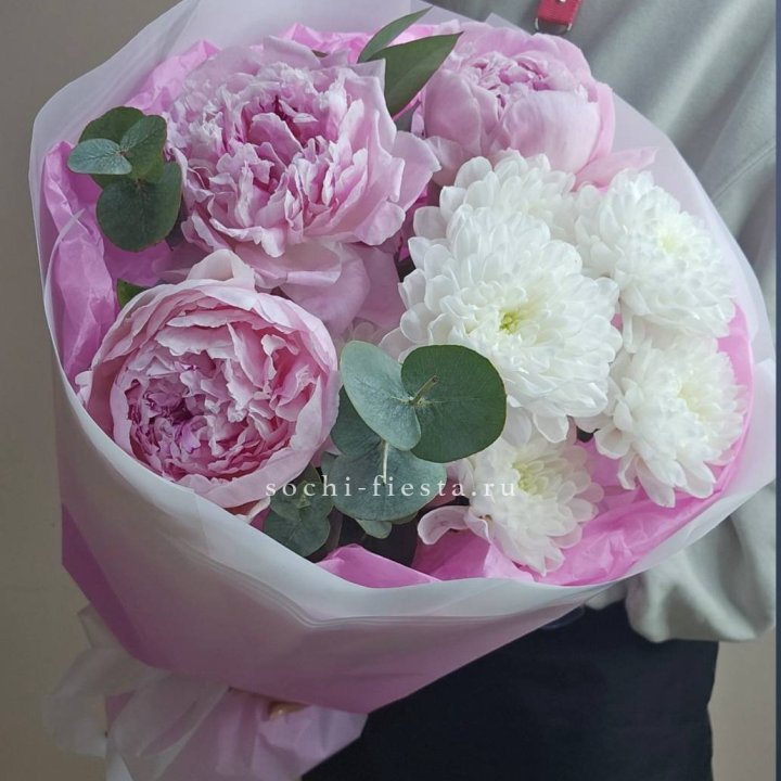  Букет комплимент с пионами в Петрозаводске