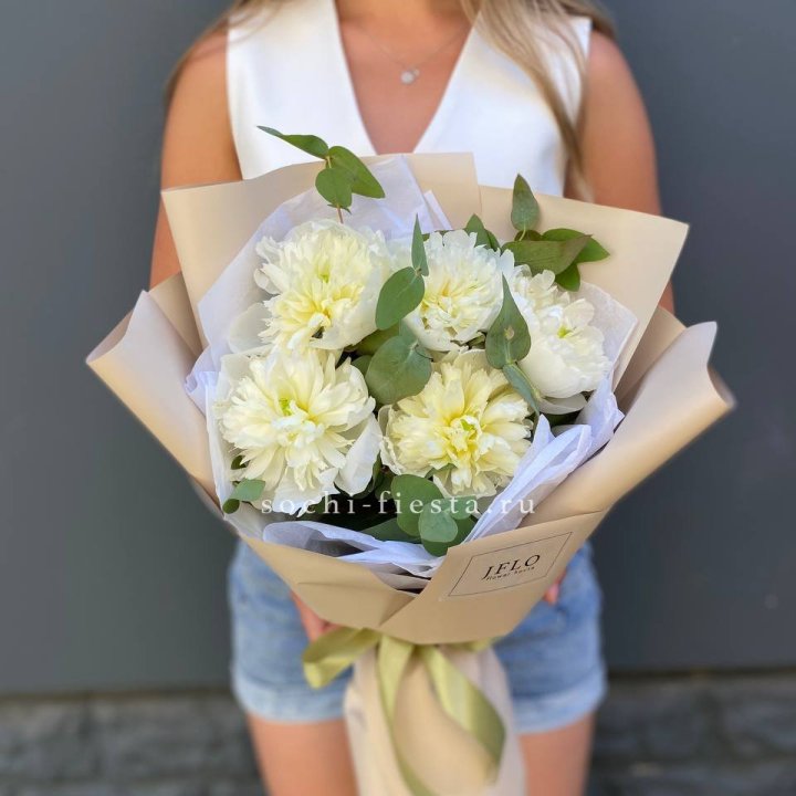  Букет белых пионов в Петрозаводске
