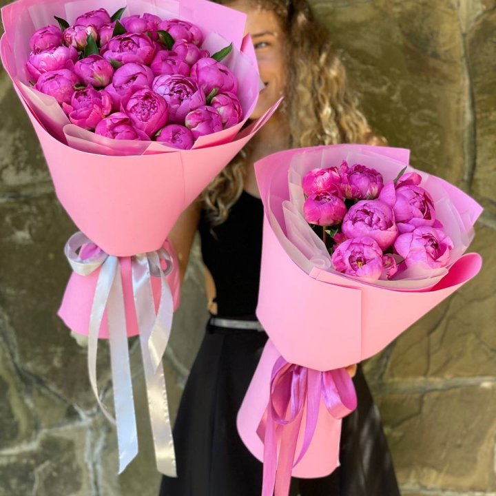 Букет ярких пионов  в Петрозаводске