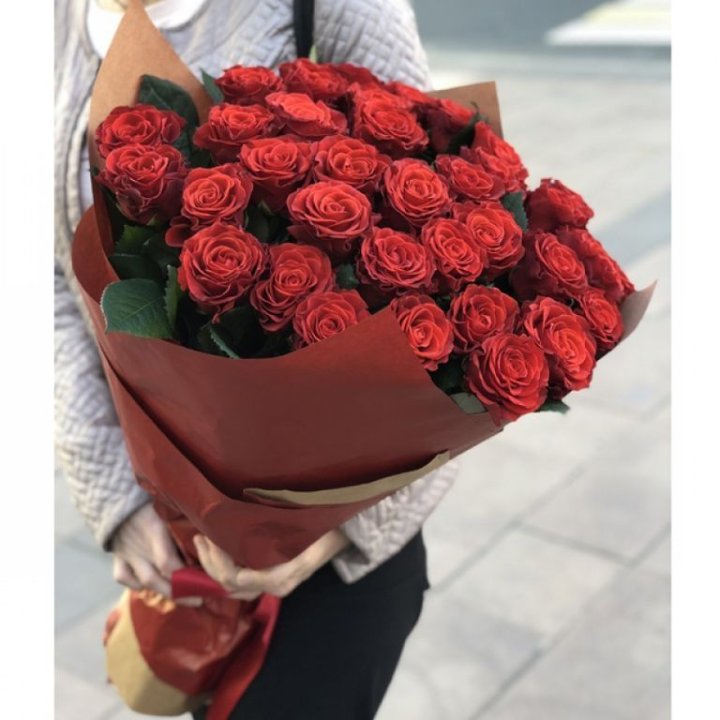 29 высоких роз  в Петрозаводске