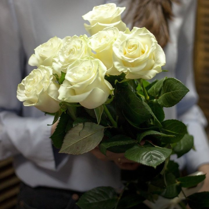 7 белых роз в Петрозаводске