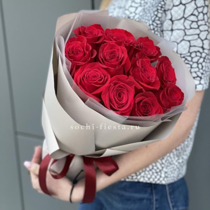 Букет красных роз "Рози" в Петрозаводске